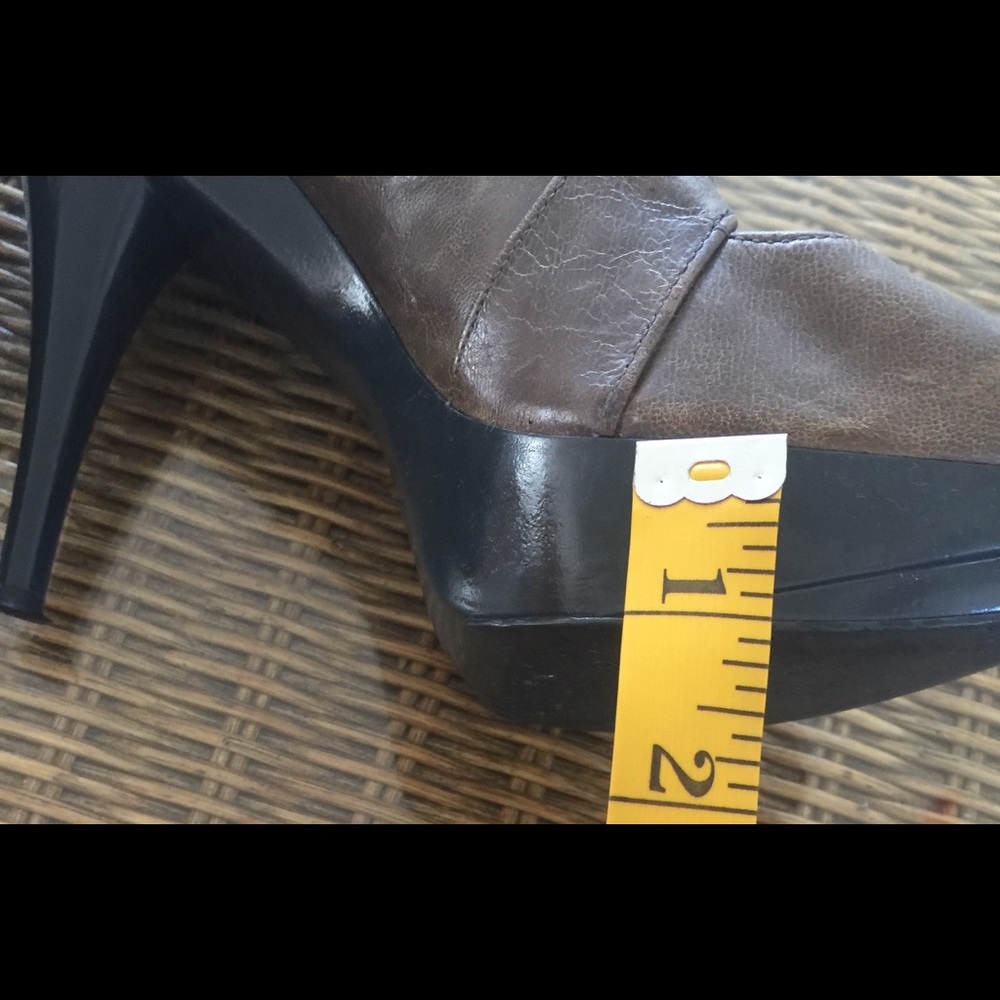 Michael Kors Brownish Olive Heels Size 71/2 - Picture 8 of 8